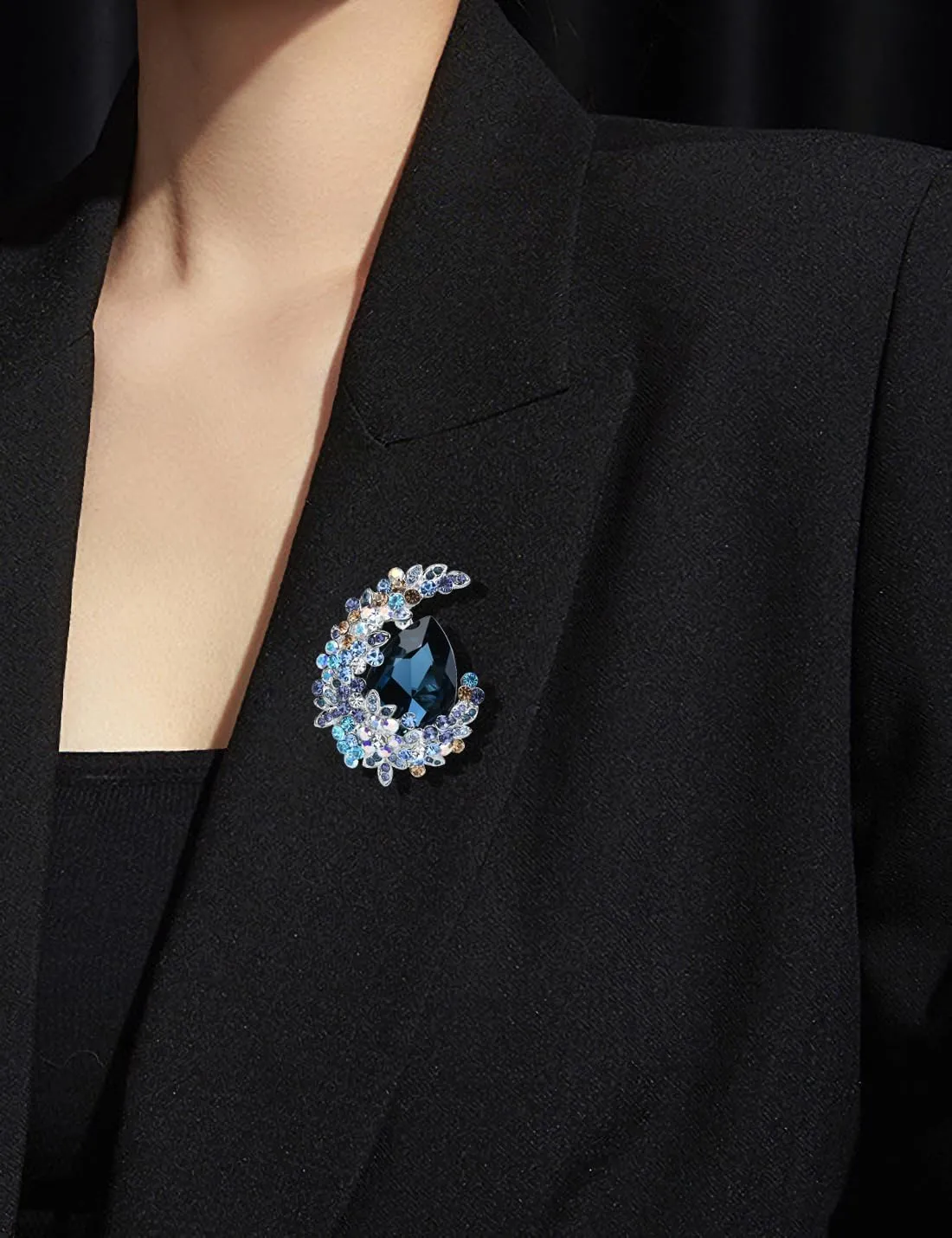 Elegant Crystal Flower Wreath Brooches Rhinestone Crystal Hollow Garland Floral Brooch Pins Bow Tie Necktie Dress Jewelry for Women Bridal